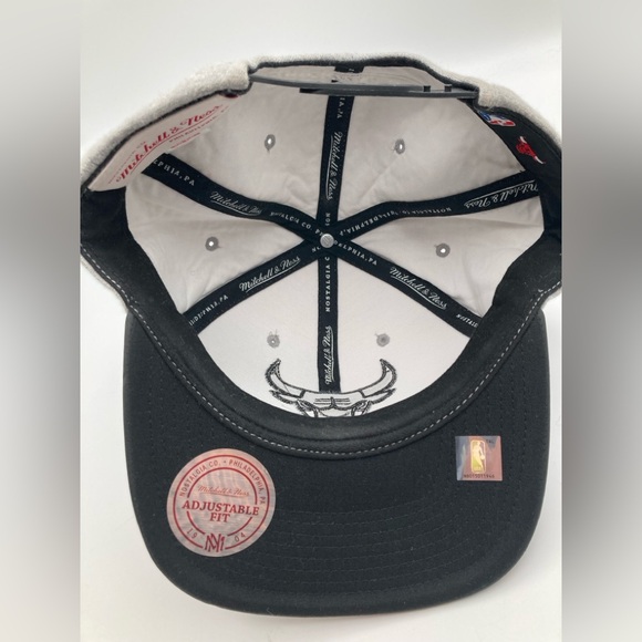 Mitchell & Ness Chicago Bulls NBA Day One Snapback Hat Gray Adjustable - Picture 3 of 9